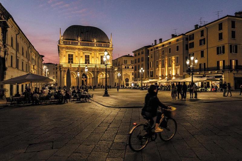 Capitolium Ad Acomodação com café da manhã Bréscia Exterior foto